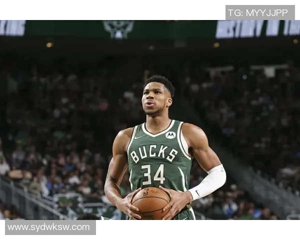 密尔沃基雄鹿队新赛季展望：扬起夺冠旗帜，年轻力量与明星球员的完美融合