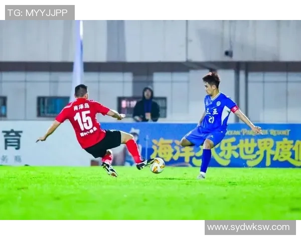 山东泰山迎强敌巅峰对决鏖战绿茵展现豪门风采再续冠军传奇