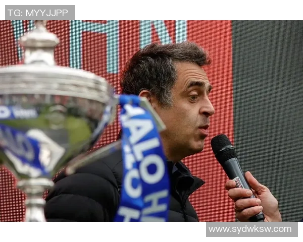 斯诺克传奇对决上演，绿茵赛桌群星竞逐巅峰荣耀之夜盛典精彩绽放盛况