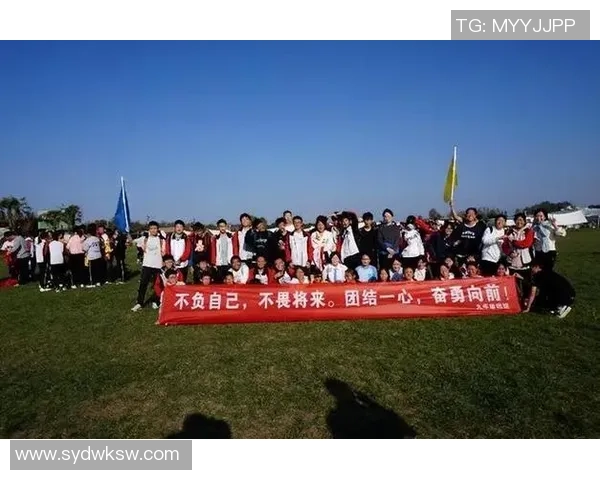 篮球点燃青春激情凝聚团队力量谱写奋勇拼搏辉煌篇章