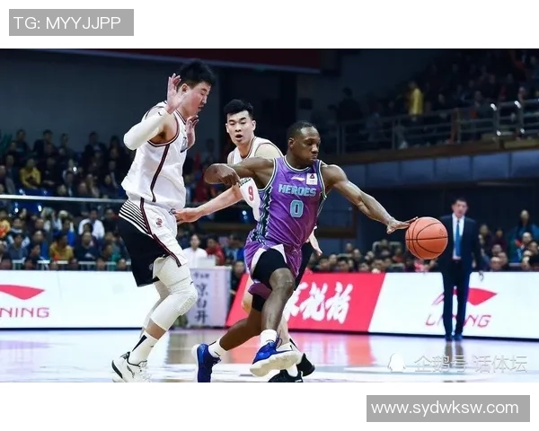 聚焦CBA赛场动态深度解读球队竞争格局与赛季走势发展分析