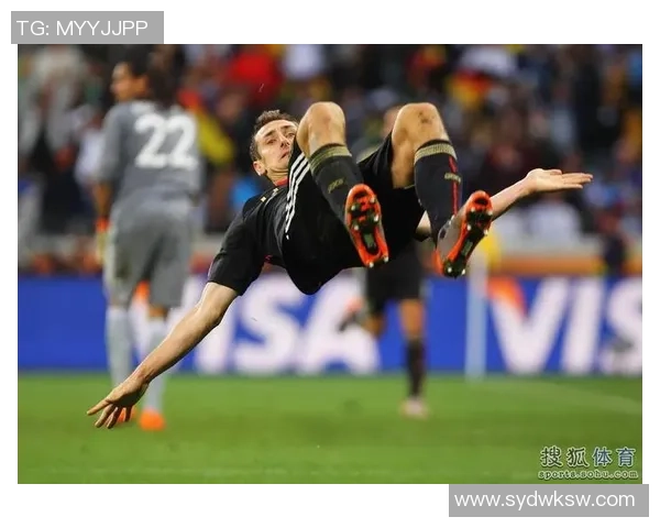 聚焦世界足球明星成长历程与赛场传奇故事全景深度观察报道全面