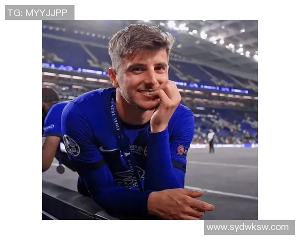 足球巨星逆袭之路：从默默无闻到世界足坛的闪耀明星